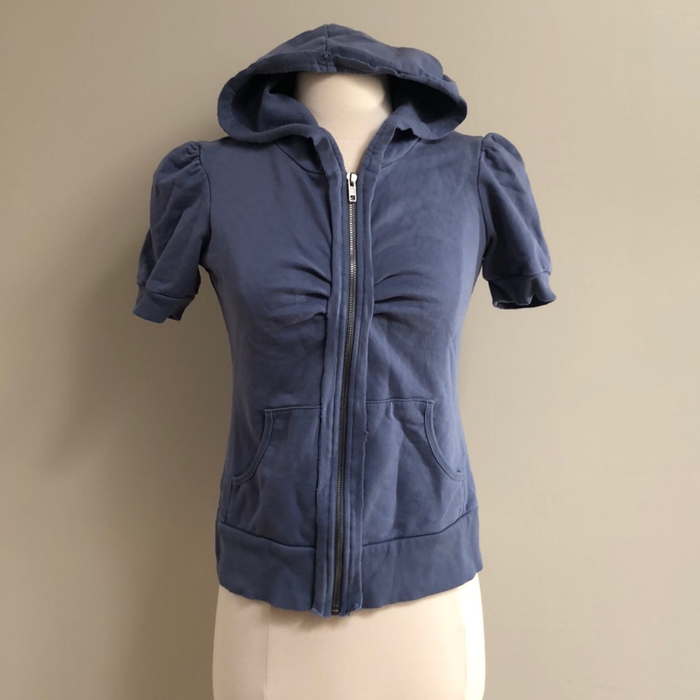 Short sleeve hoodie